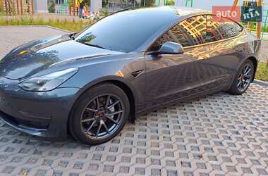 Седан Tesla Model 3 2023 в 