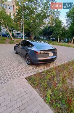 Седан Tesla Model 3 2023 в 