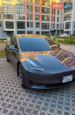 Седан Tesla Model 3 2023 в 