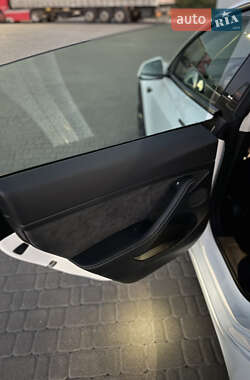 Седан Tesla Model 3 2021 в 