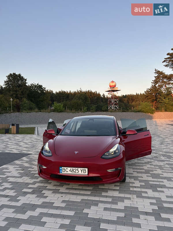 Седан Tesla Model 3 2020 в Львові