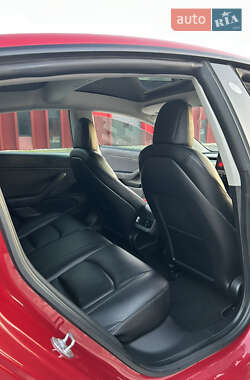 Седан Tesla Model 3 2020 в 