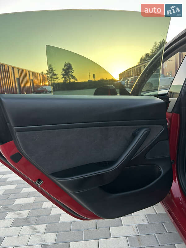 Седан Tesla Model 3 2020 в Львові