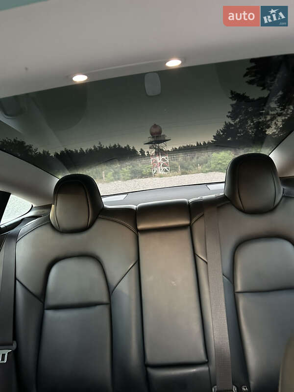 Седан Tesla Model 3 2020 в Львові