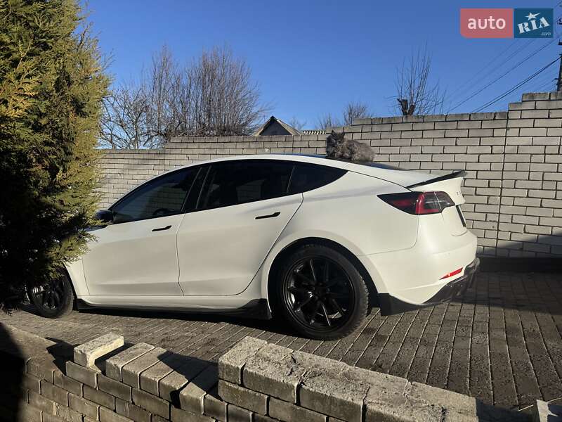 Седан Tesla Model 3 2021 в Днепре