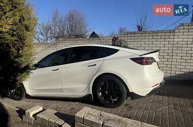 Седан Tesla Model 3 2021 в 
