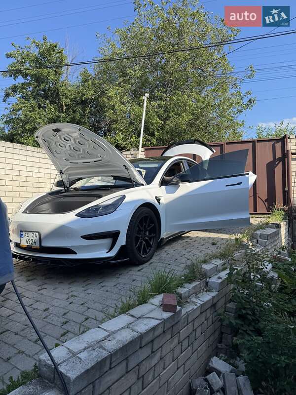 Седан Tesla Model 3 2021 в Днепре