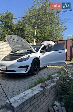 Седан Tesla Model 3 2021 в 