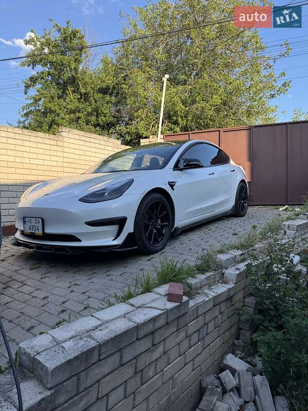 Седан Tesla Model 3 2021 в Днепре