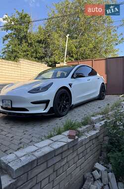 Седан Tesla Model 3 2021 в 