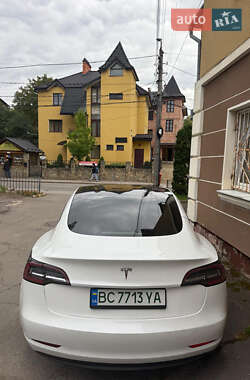 Седан Tesla Model 3 2021 в 