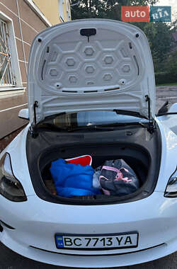 Седан Tesla Model 3 2021 в 