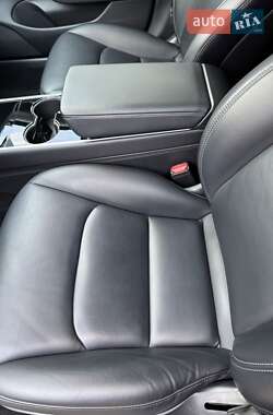 Седан Tesla Model 3 2018 в 