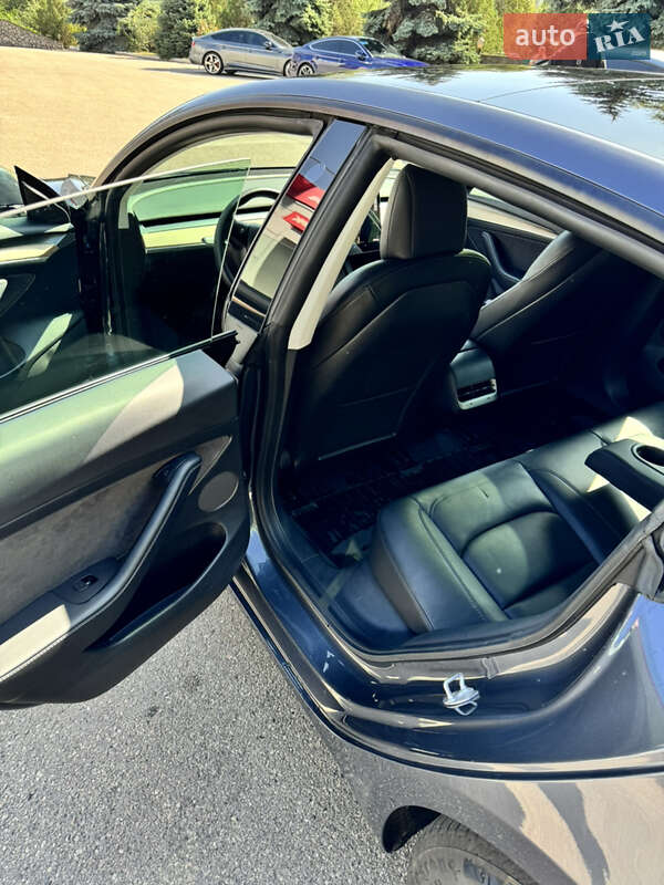 Седан Tesla Model 3 2021 в Запоріжжі