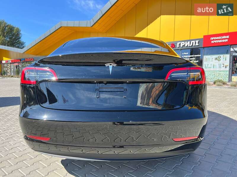 Седан Tesla Model 3 2023 в Киеве
