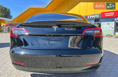 Седан Tesla Model 3 2023 в 