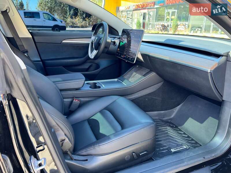 Седан Tesla Model 3 2023 в Киеве
