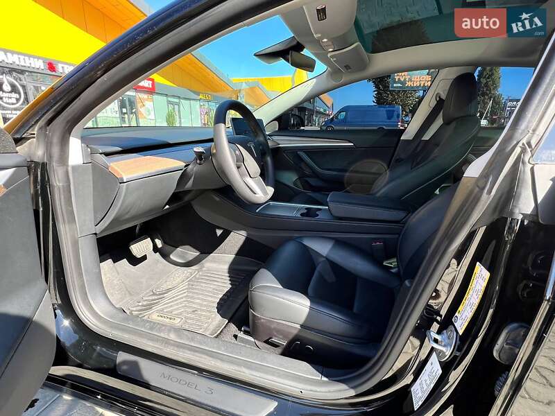 Седан Tesla Model 3 2023 в Киеве