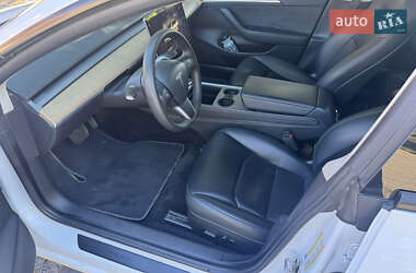 Седан Tesla Model 3 2022 в 