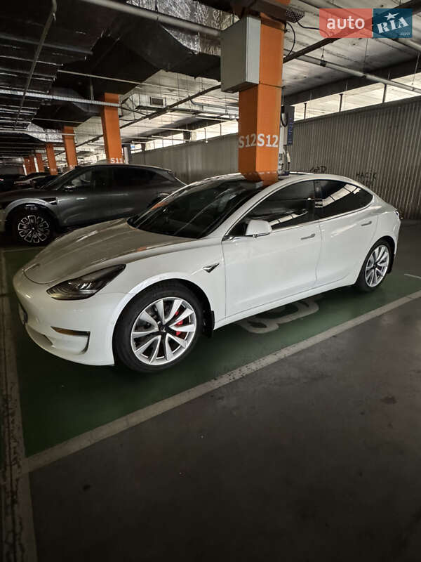 Седан Tesla Model 3 2019 в Киеве