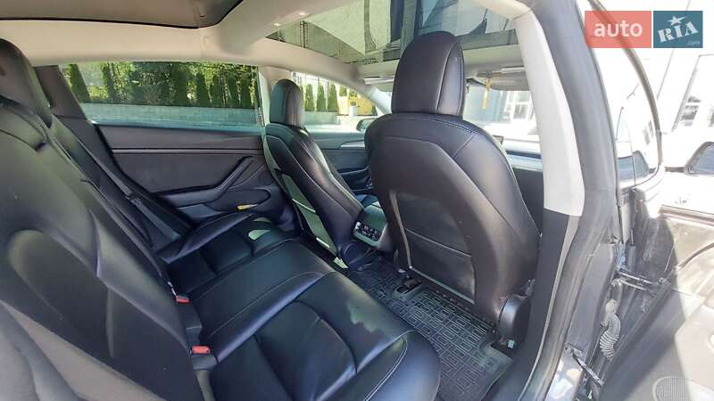 Седан Tesla Model 3 2022 в Рівному