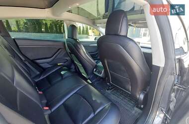 Седан Tesla Model 3 2022 в 