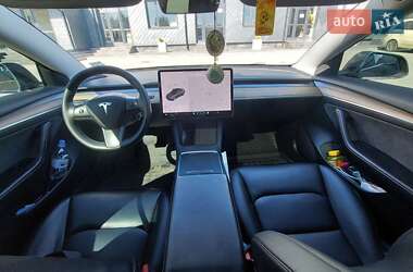 Седан Tesla Model 3 2022 в 