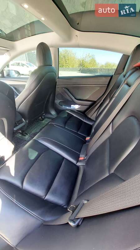 Седан Tesla Model 3 2022 в Рівному