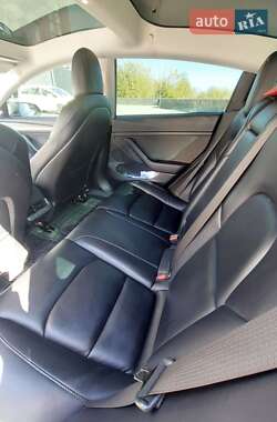 Седан Tesla Model 3 2022 в 