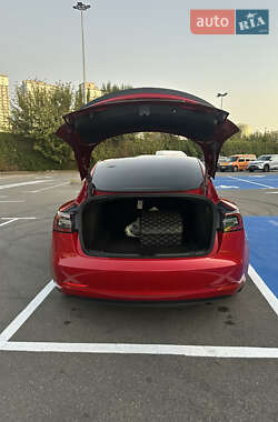 Седан Tesla Model 3 2022 в 