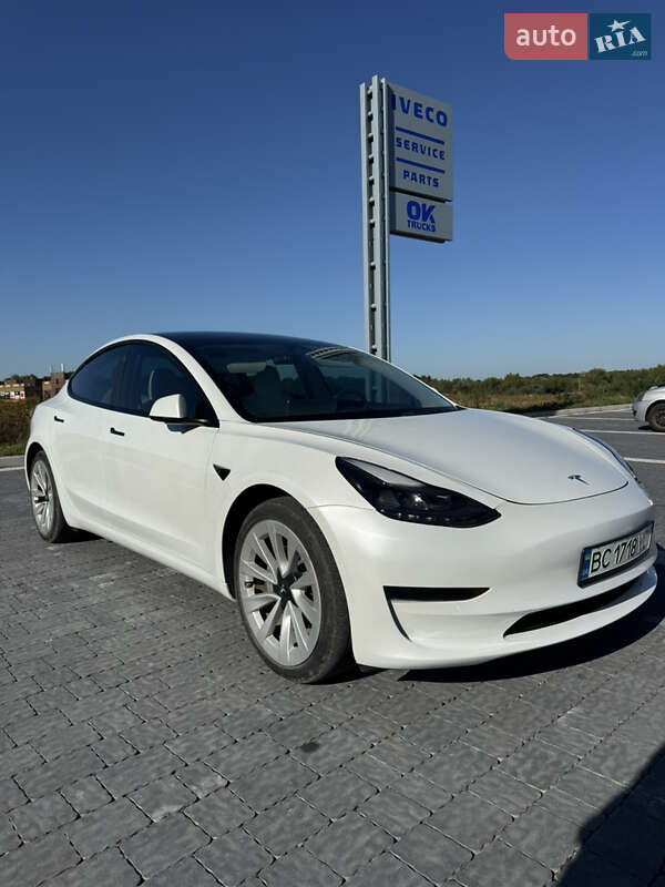 Седан Tesla Model 3 2022 в Львові