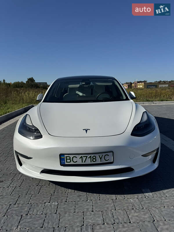 Седан Tesla Model 3 2022 в Львові