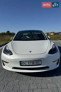 Седан Tesla Model 3 2022 в 