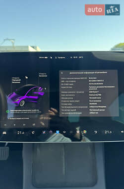 Седан Tesla Model 3 2022 в 