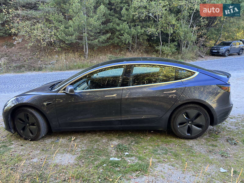 Седан Tesla Model 3 2020 в Черновцах