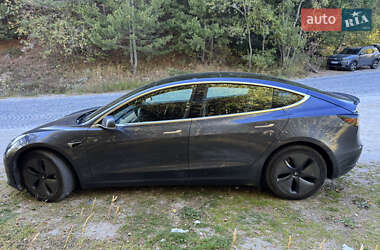 Седан Tesla Model 3 2020 в 