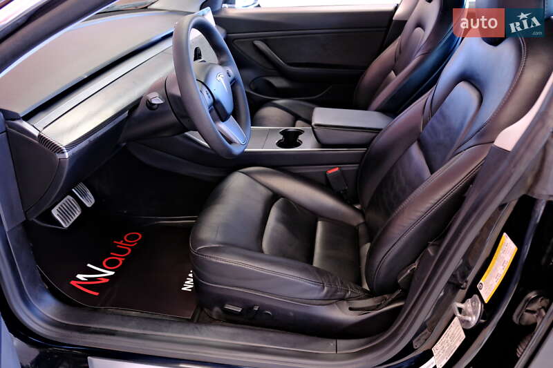Седан Tesla Model 3 2019 в Одесі