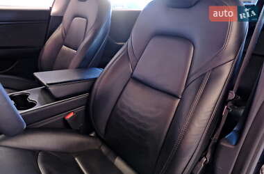 Седан Tesla Model 3 2019 в 