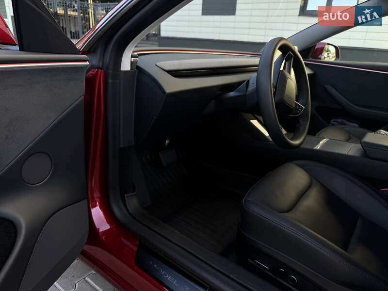 Седан Tesla Model 3 2024 в Одесі