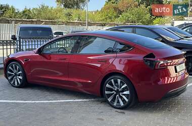 Седан Tesla Model 3 2024 в 