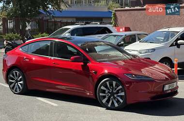 Седан Tesla Model 3 2024 в 