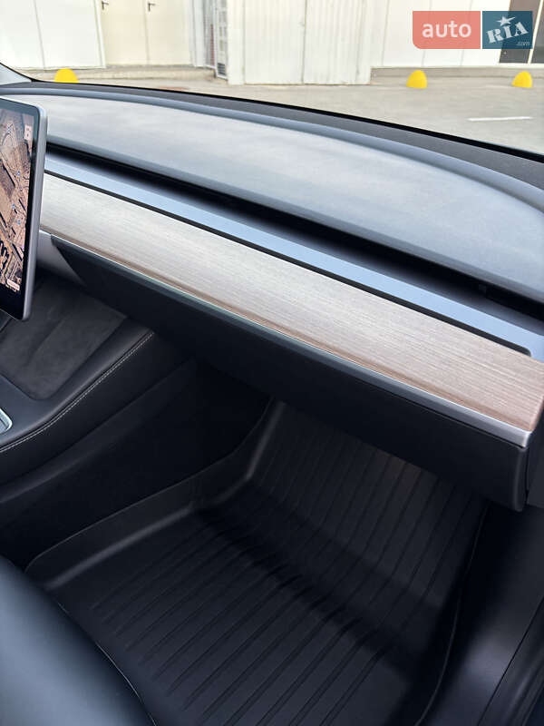 Седан Tesla Model 3 2021 в Києві