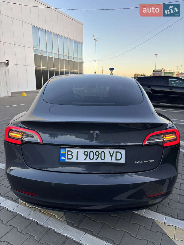 Седан Tesla Model 3 2021 в Києві