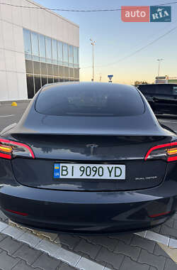 Седан Tesla Model 3 2021 в 