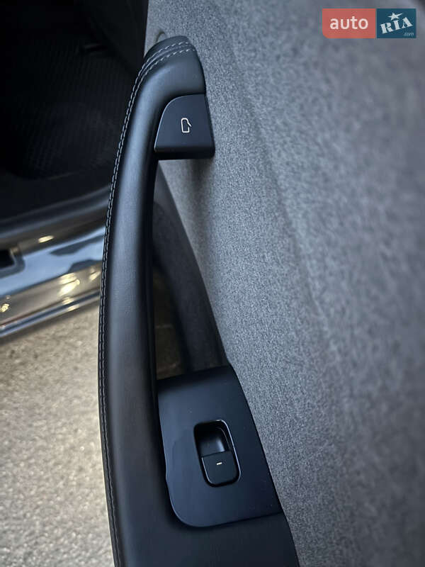 Седан Tesla Model 3 2024 в Харкові