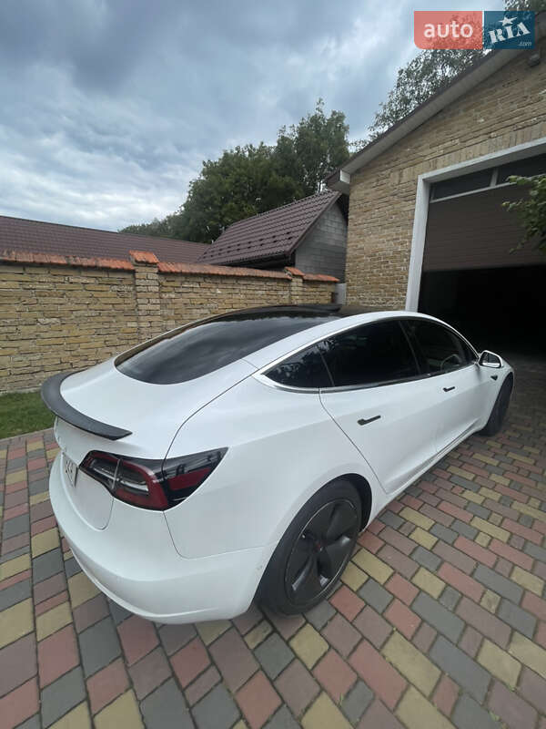 Седан Tesla Model 3 2020 в Луцке