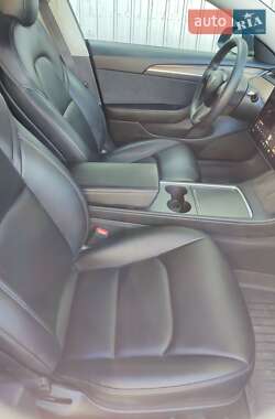 Седан Tesla Model 3 2022 в 
