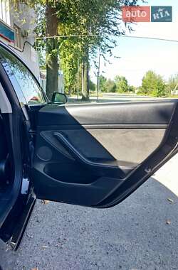 Седан Tesla Model 3 2022 в 