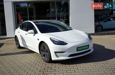 Седан Tesla Model 3 2022 в 