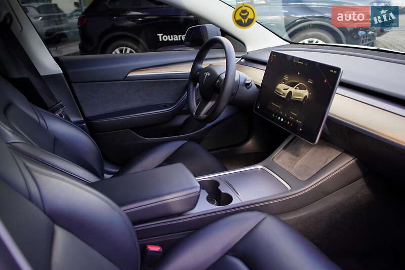 Седан Tesla Model 3 2022 в Житомирі
